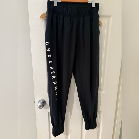 Under Armour women’s woven branded black jogger size medium - Picture 2 of 12
